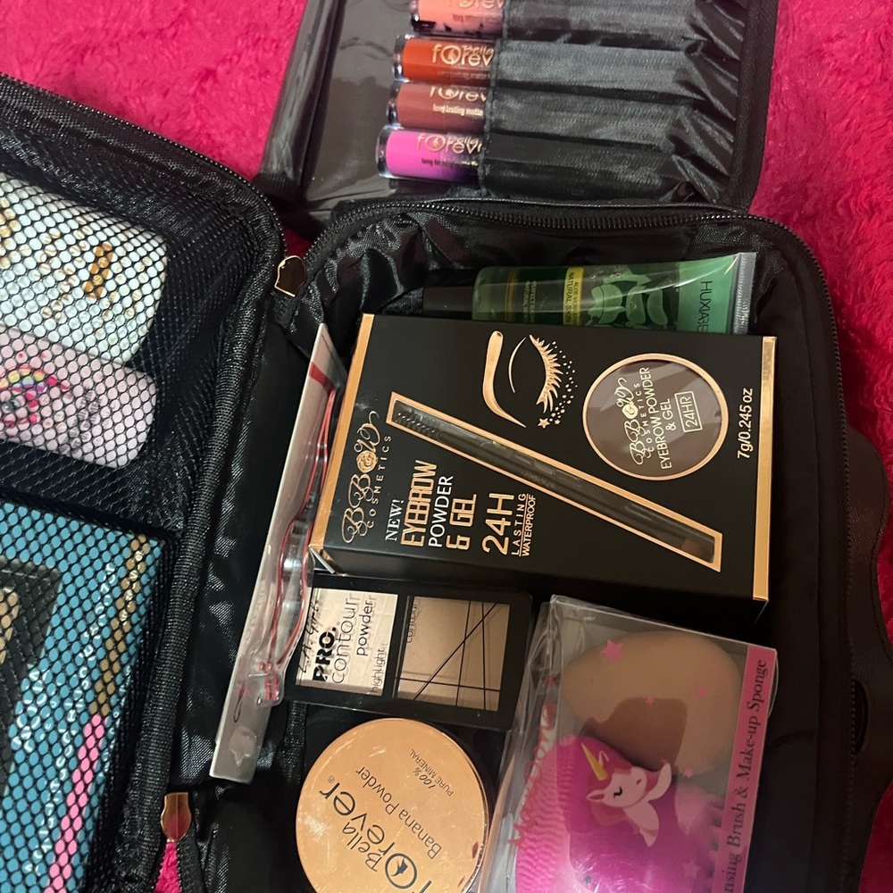 makeup and travel bag - Picture 3 of 8